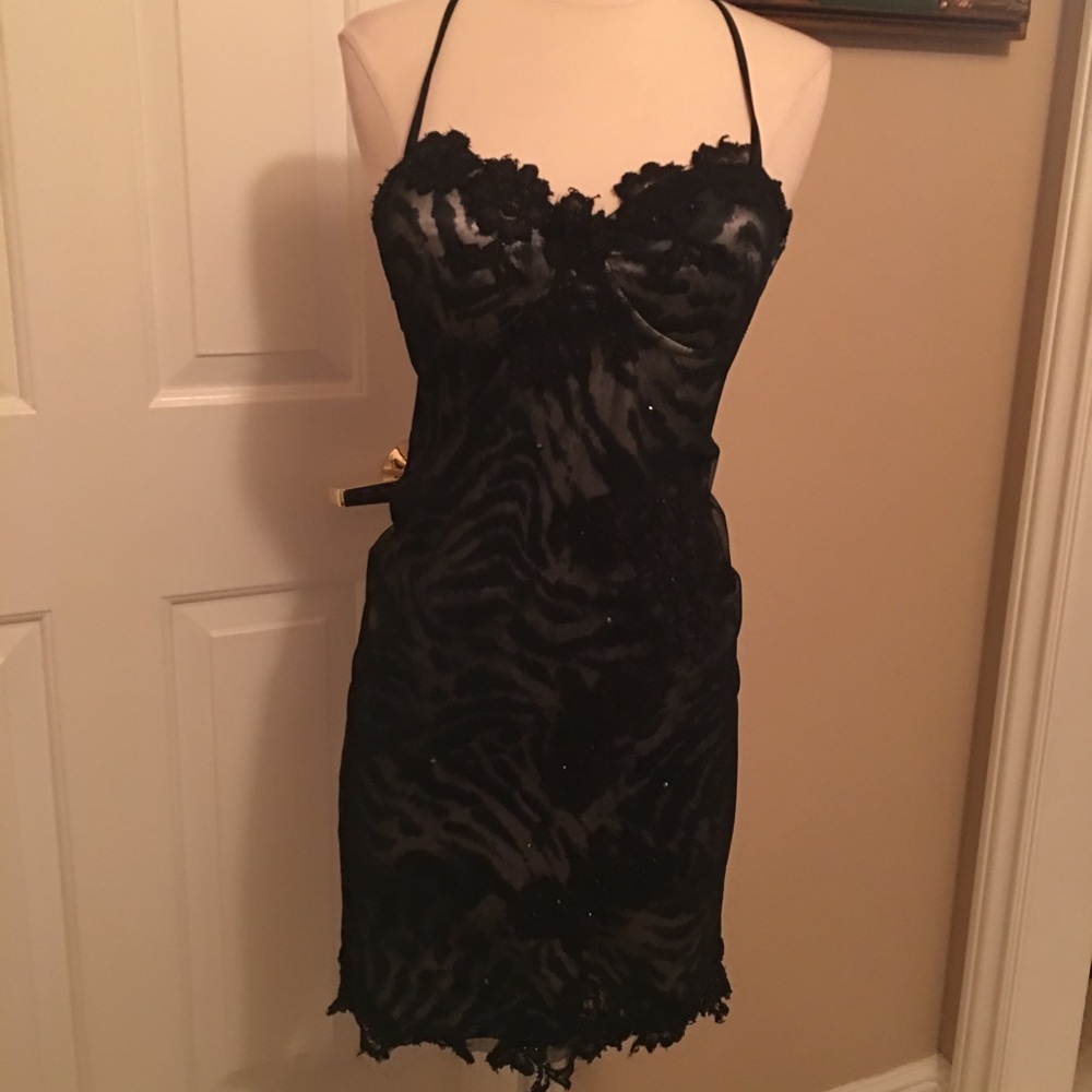WOMENS BLACK FLORAL  LACE LOW BACK CUT DRESS